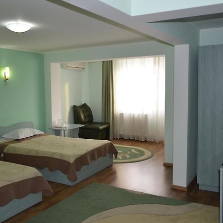 Casa Alba Hotel Râmnicu Vâlcea Buitenkant foto