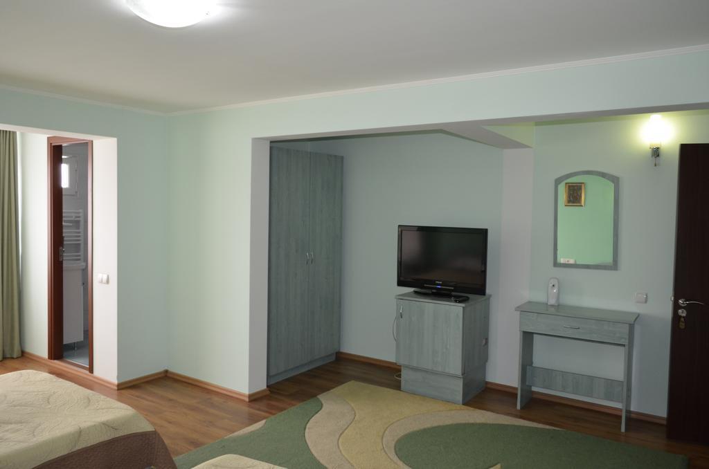 Casa Alba Hotel Râmnicu Vâlcea Buitenkant foto