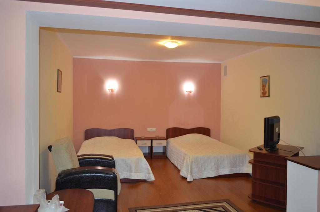 Casa Alba Hotel Râmnicu Vâlcea Buitenkant foto