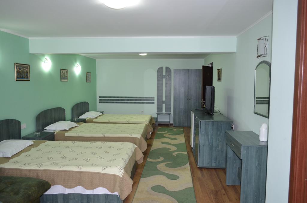 Casa Alba Hotel Râmnicu Vâlcea Buitenkant foto