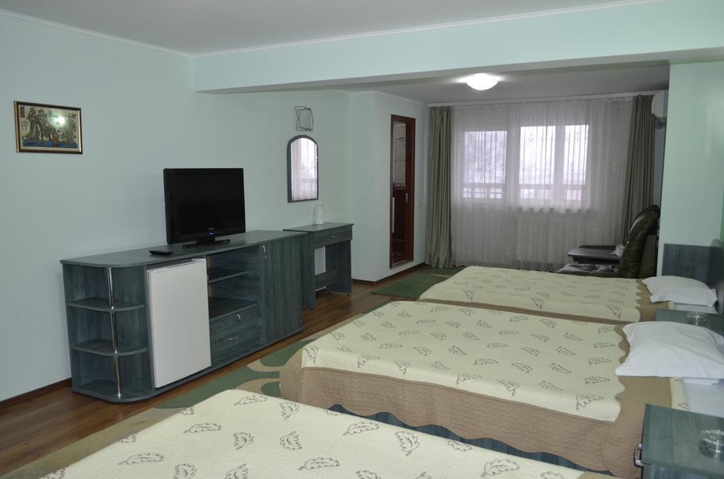 Casa Alba Hotel Râmnicu Vâlcea Buitenkant foto