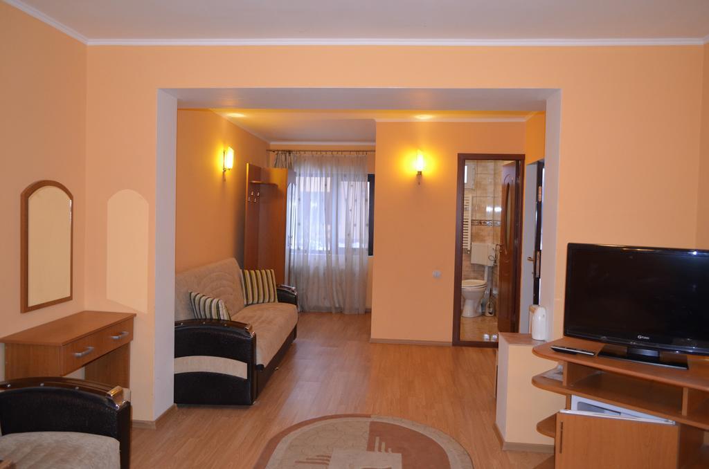 Casa Alba Hotel Râmnicu Vâlcea Buitenkant foto