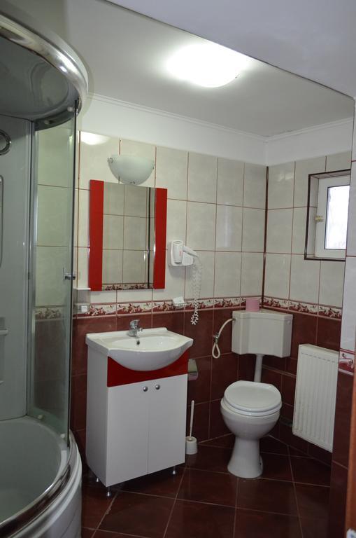 Casa Alba Hotel Râmnicu Vâlcea Buitenkant foto