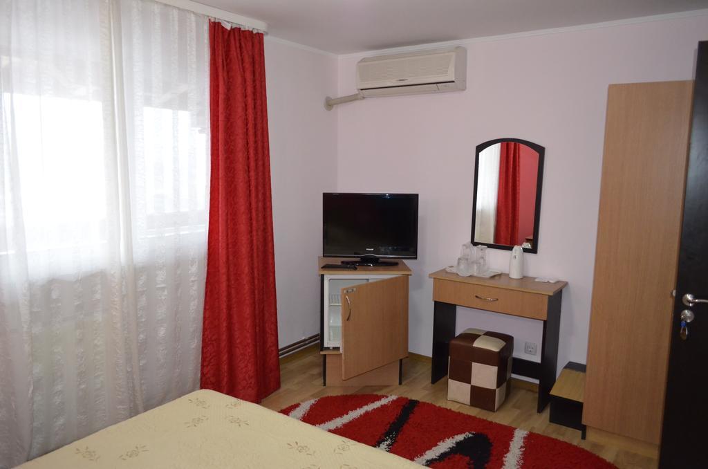 Casa Alba Hotel Râmnicu Vâlcea Buitenkant foto
