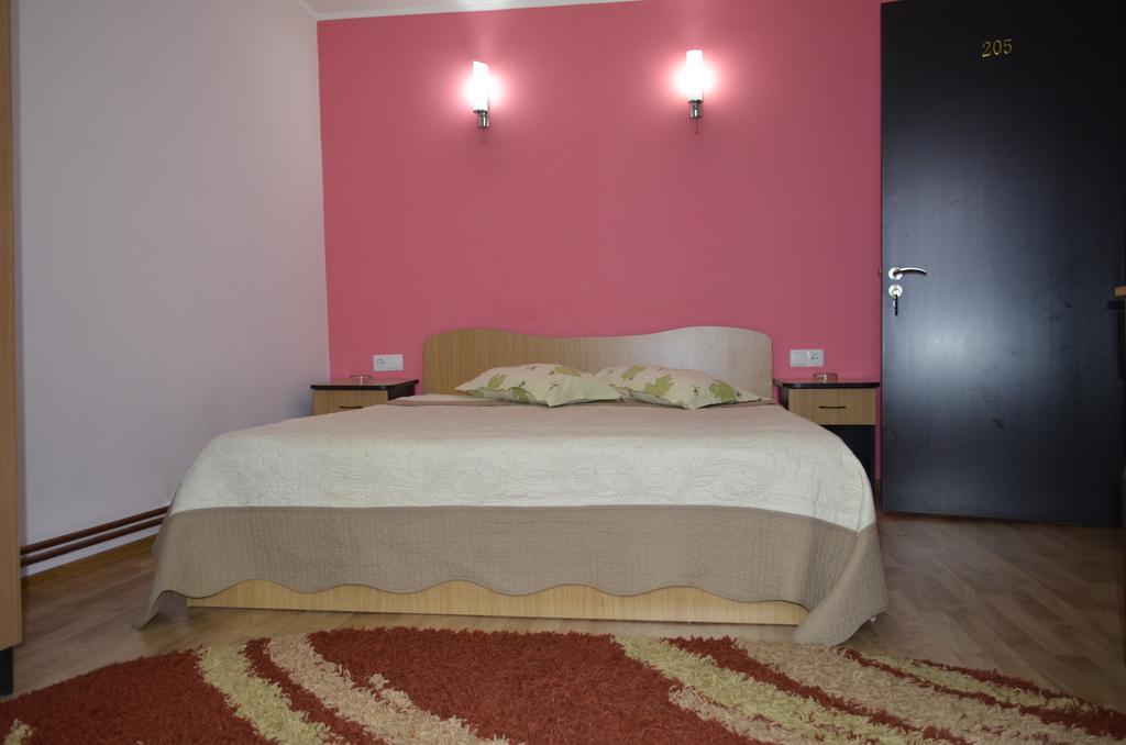 Casa Alba Hotel Râmnicu Vâlcea Buitenkant foto