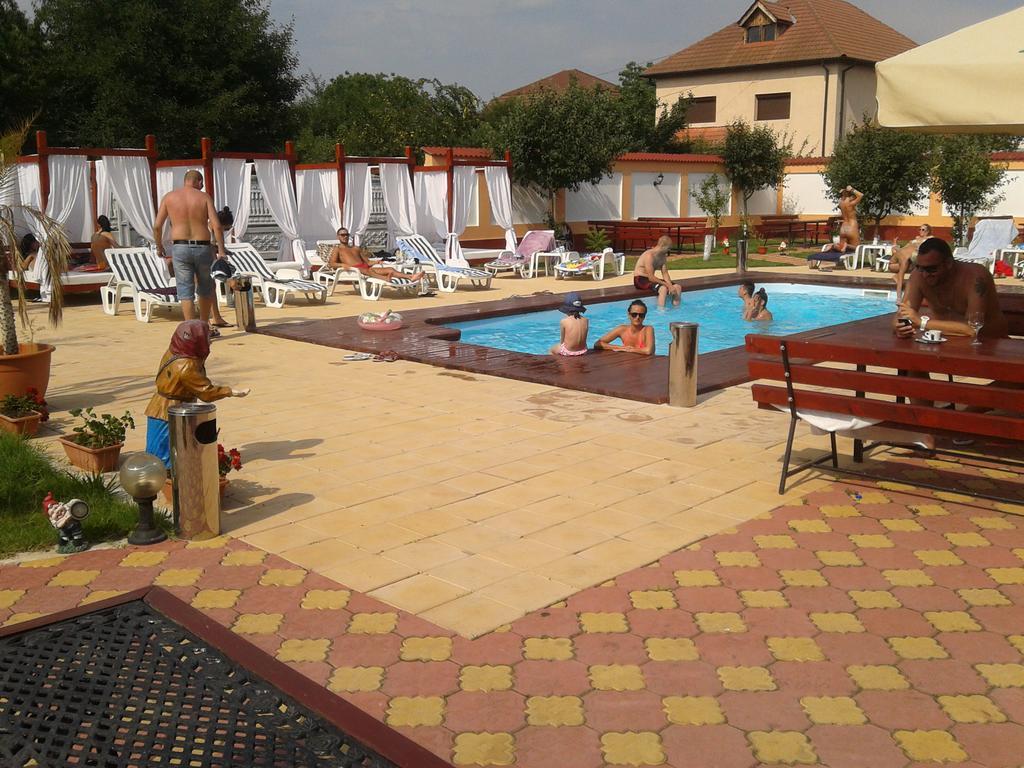 Casa Alba Hotel Râmnicu Vâlcea Buitenkant foto