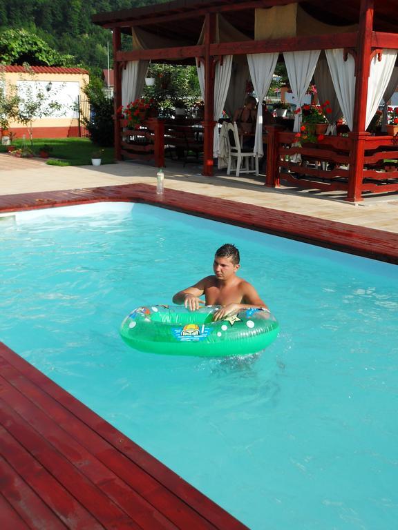 Casa Alba Hotel Râmnicu Vâlcea Buitenkant foto