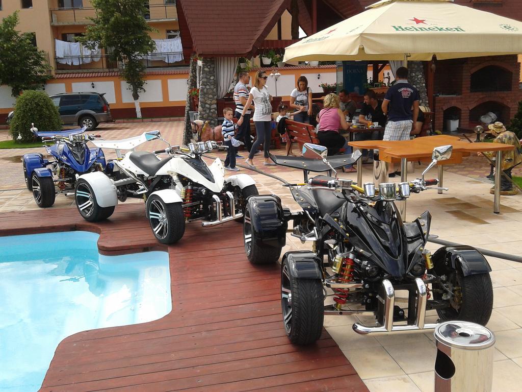 Casa Alba Hotel Râmnicu Vâlcea Buitenkant foto