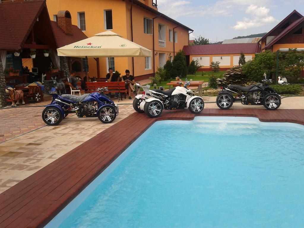 Casa Alba Hotel Râmnicu Vâlcea Buitenkant foto