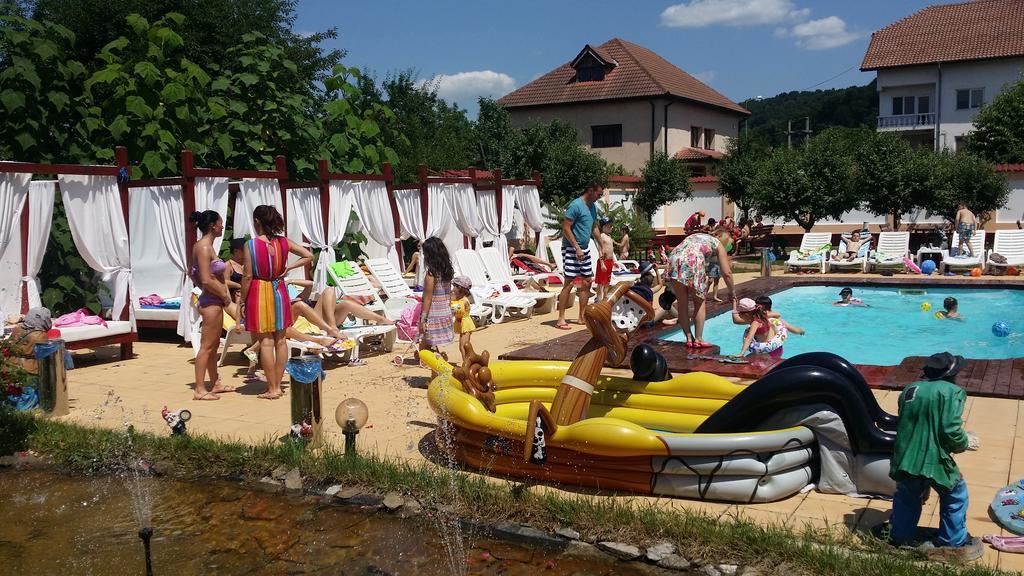 Casa Alba Hotel Râmnicu Vâlcea Buitenkant foto