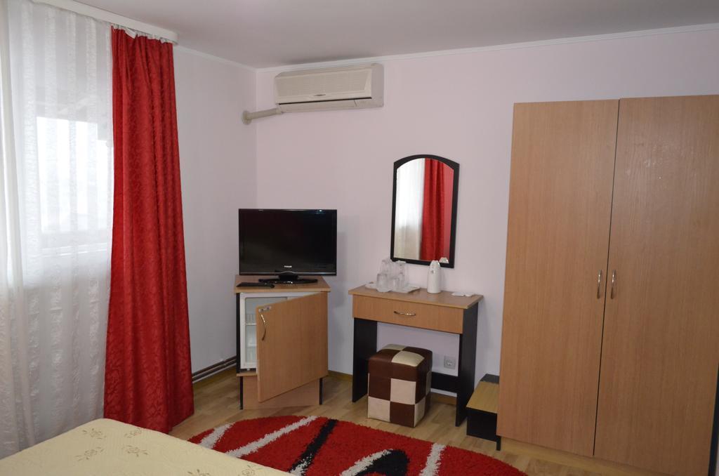 Casa Alba Hotel Râmnicu Vâlcea Buitenkant foto
