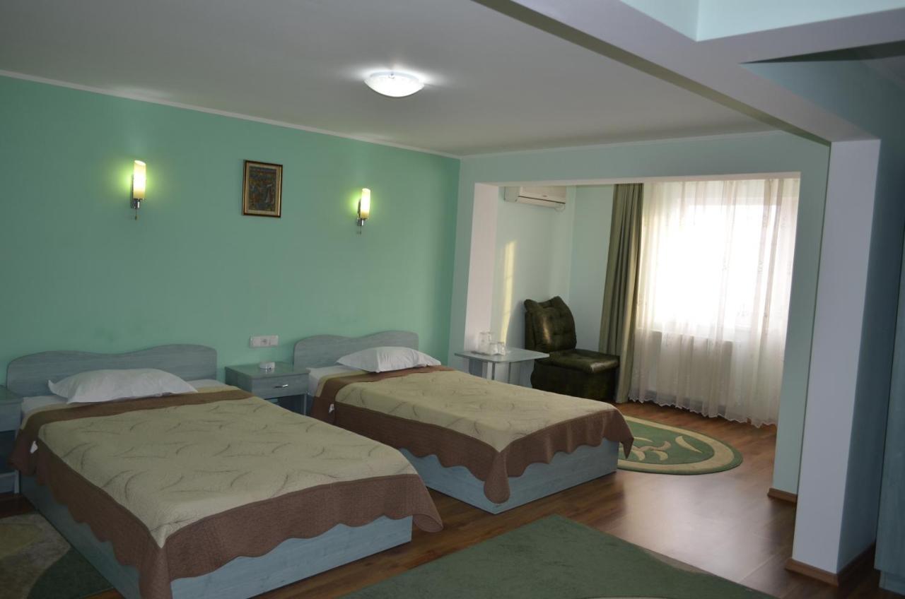 Casa Alba Hotel Râmnicu Vâlcea Buitenkant foto