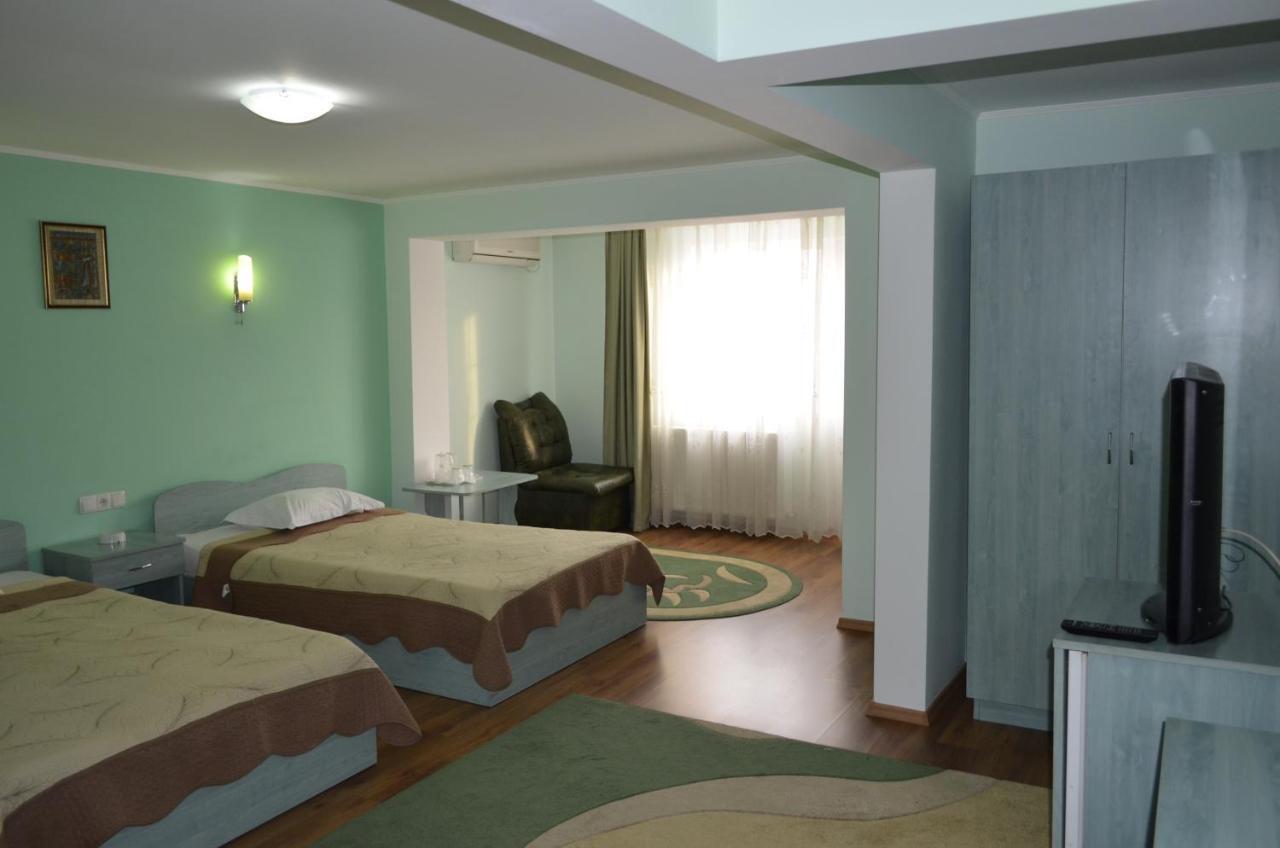 Casa Alba Hotel Râmnicu Vâlcea Buitenkant foto